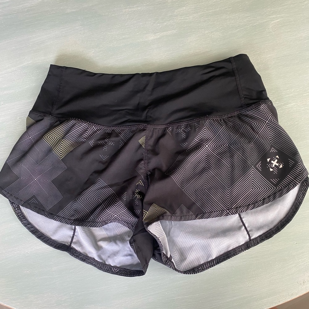TWL athletic shorts 2.5” motion